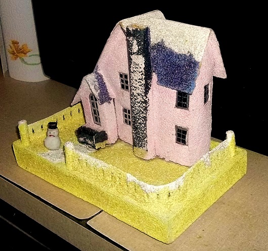 Janets pink house 002.JPG