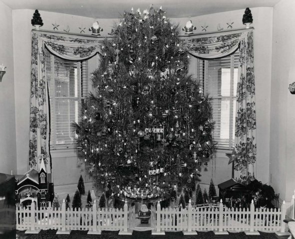 1950s Christmas tree photo