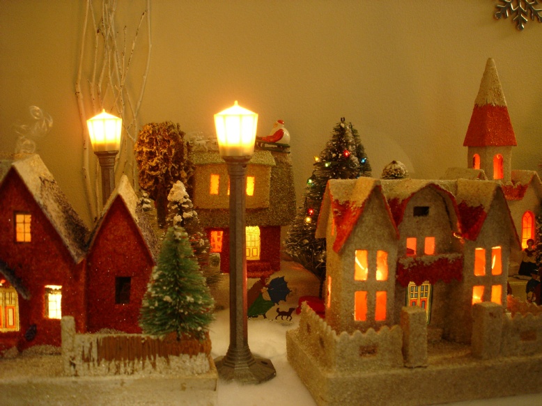 Detailed Christmas House Picture(200K)