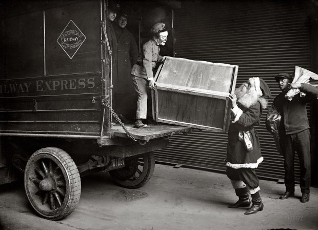 1920s Macy's Santa unloading truck