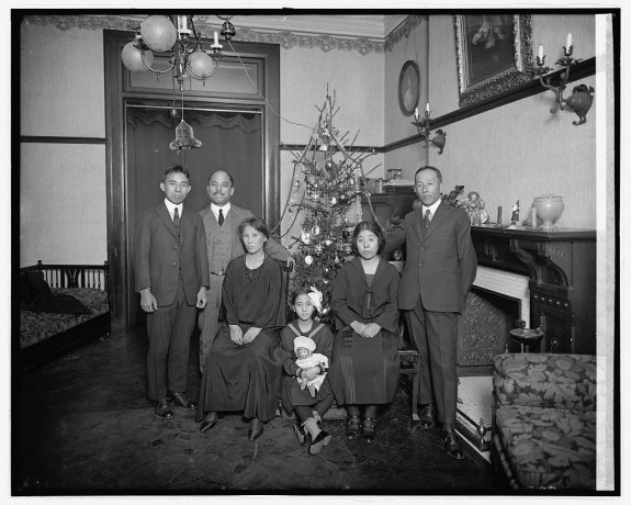 Christmas tree and family 1921