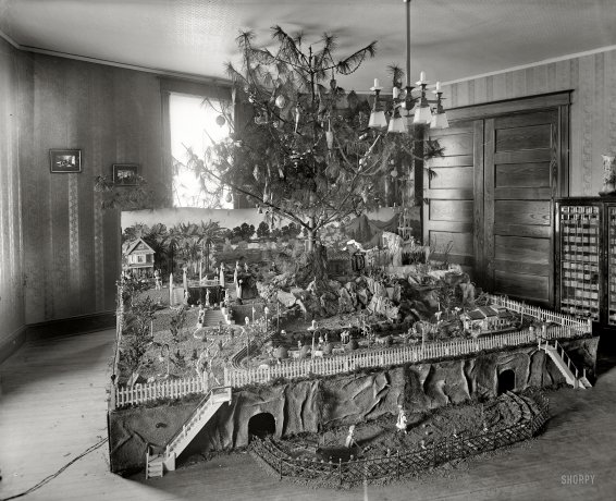 1920 Christmas display photo