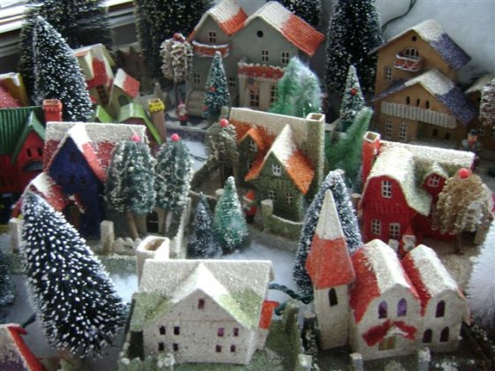 Christmas glitterhouse putz